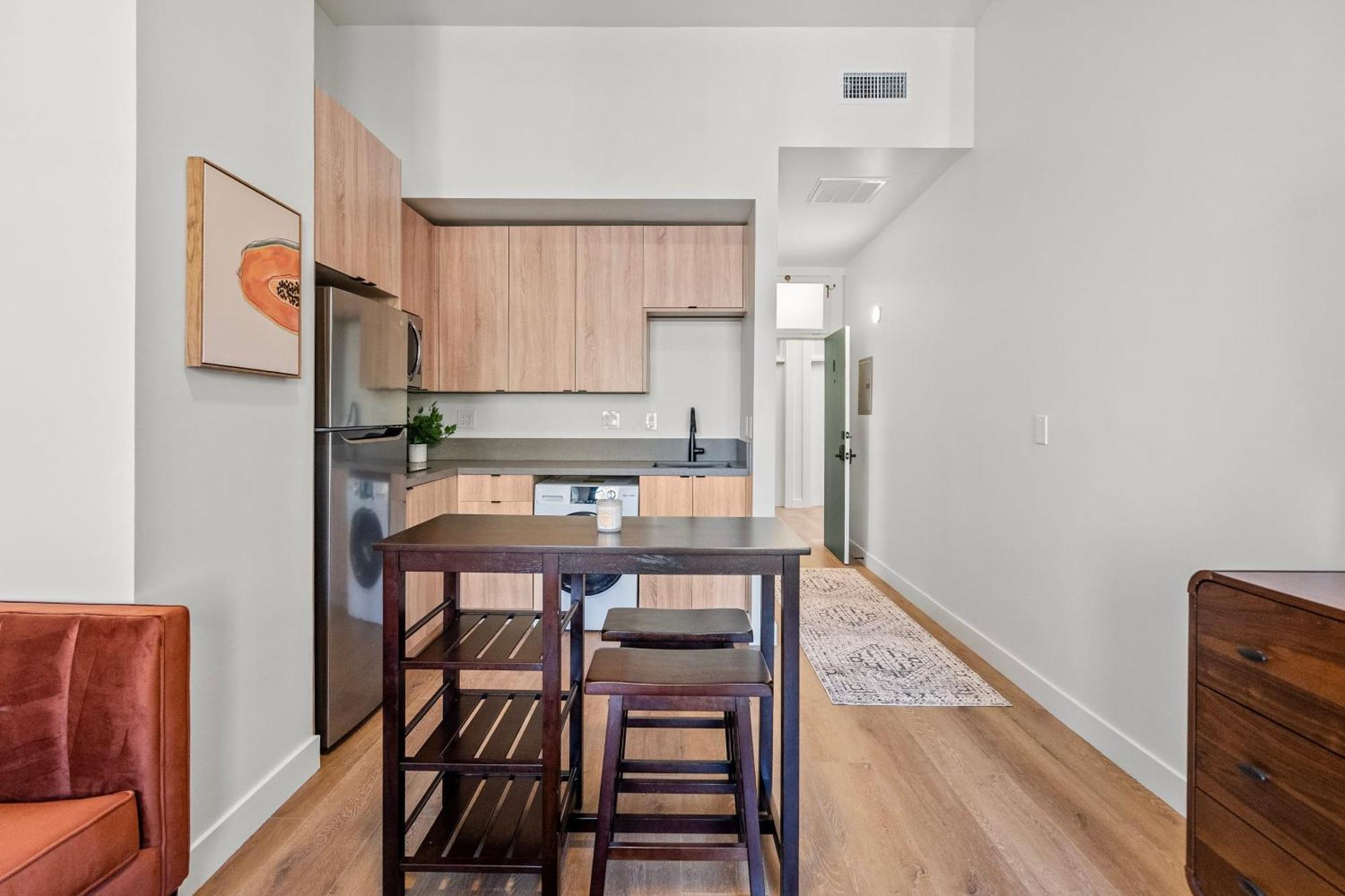 Culver Lofts B By Avantstay Steps To The Restaurants Modern Los Angeles